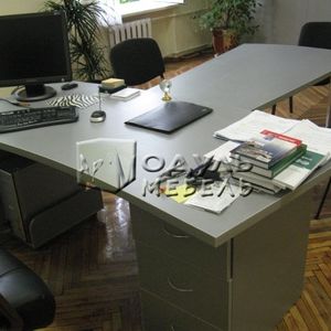 Офисные столы письменные